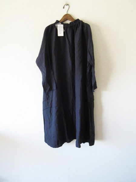 nest Robe / ネストローブ リネンシャーリングネックワンピース (NAVY)